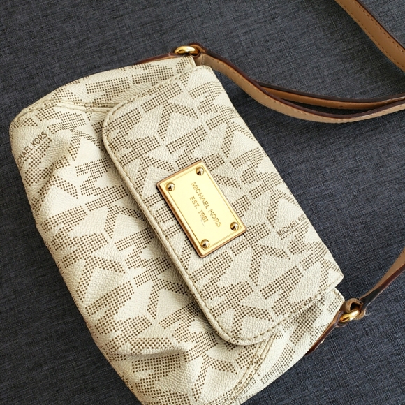 Michael Kors Mini Leather Crossbody Bag - Picture 3 of 4